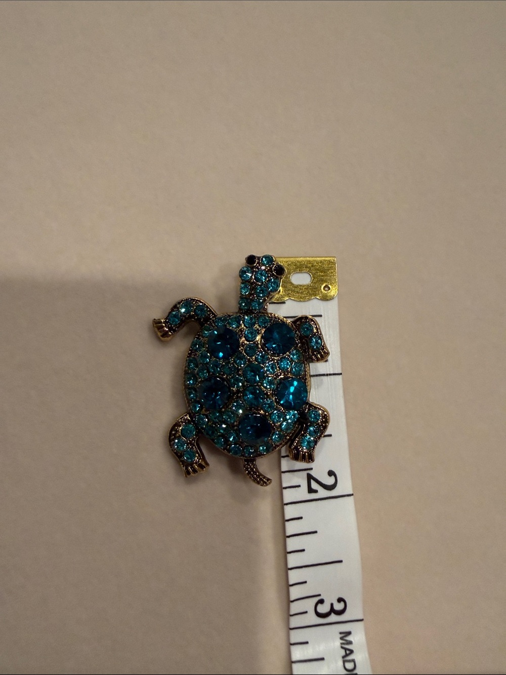 Sparkling Turtle Brooch Pin in Teal Crystal - Picture 5 of 5